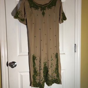 A desi shalwar kamiz